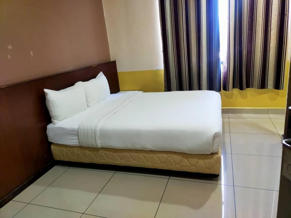 Langkawi Uptown Hotel Kuah Esterno foto